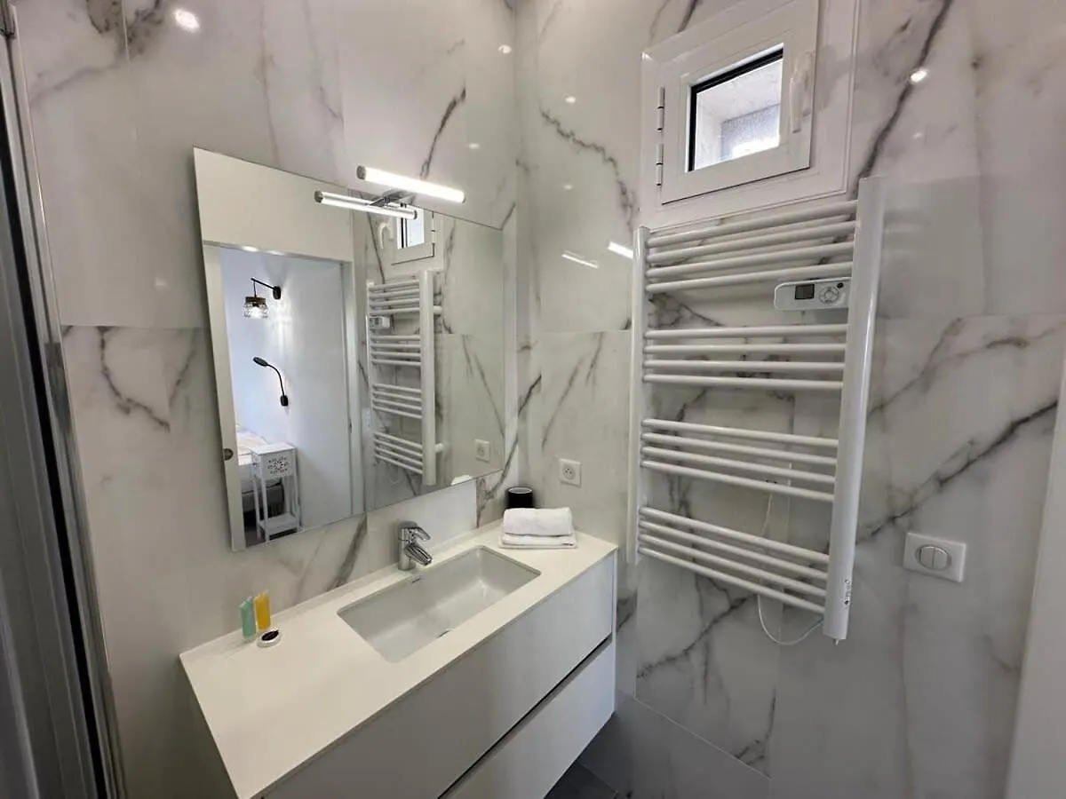Apartament B080- A L'Etroit A L'Hotel Bienvenue Chez Nous Cannes