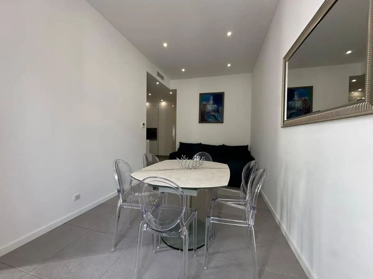 Apartment B080- A L'Etroit A L'Hotel Bienvenue Chez Nous Cannes