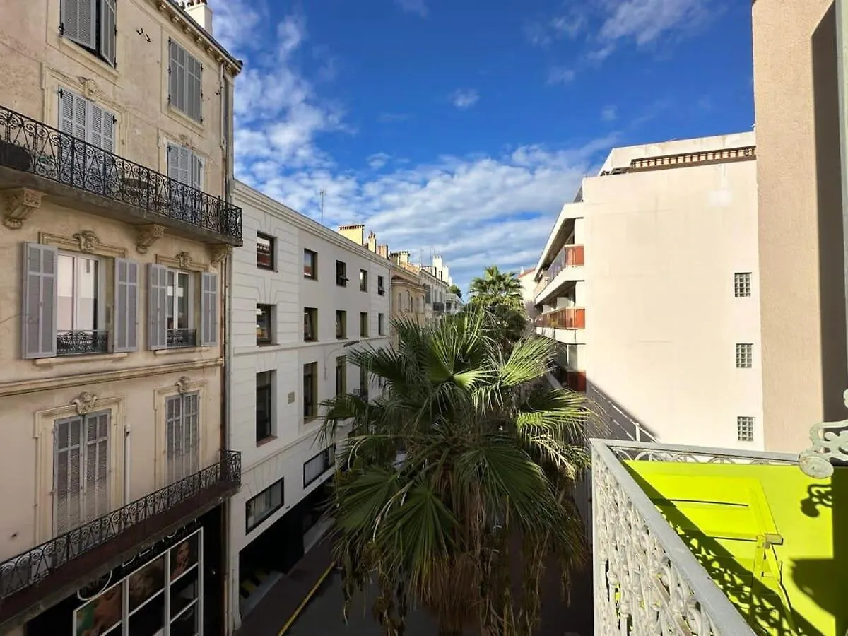 B080- A L'Etroit A L'Hotel Bienvenue Chez Nous Cannes 0*,  France